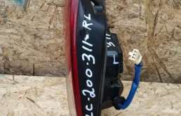 Фонарь внутренний левый для Toyota Land Cruiser 2008 года на фотографиях