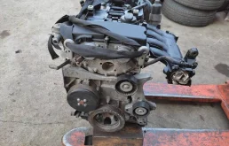 Двигатель для Mercedes-Benz C class 2006 года на фотографиях