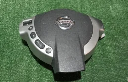 Подушка безопасности водителя для Nissan X-Trail 2010 года на фотографиях