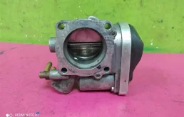 Дроссельная заслонка для Skoda Octavia 2008 года на фотографиях