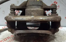 Суппорт передний левый для Toyota Avensis на фотографиях