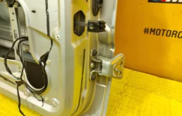 Дверь задняя левая для Mercedes-Benz M class 2003 года на фотографиях