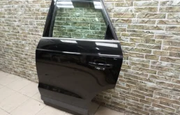 Дверь задняя левая для Audi Q3 2011 года на фотографиях