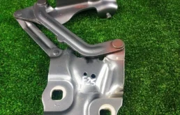 Петля капота правая для BMW X3 2015 года на фотографиях