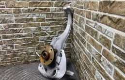 Кулак поворотный левый для Porsche Macan на фотографиях