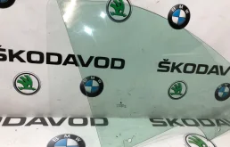 Стекло двери переднее правое для Skoda Octavia 2010 года на фотографиях