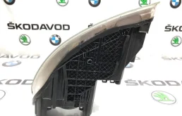 Фара ксенон левая для Skoda Octavia 2010 года на фотографиях