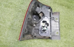 Фонарь внешний правый для Toyota Land Cruiser 2015 года на фотографиях