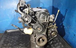 Двигатель без навесного для Hyundai Accent 1997 года на фотографиях