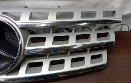 Решетка радиатора для Mercedes-Benz M class 2010 года на фотографиях