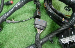 Уплотнитель передней правой двери для Ford Transit 2013 года на фотографиях