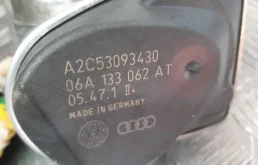 Дроссельная заслонка для Skoda Octavia 2008 года на фотографиях