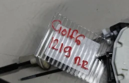 Уплотнитель передней правой двери для Volkswagen Jetta на фотографиях