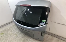 Крышка багажника для Subaru XV 2015 года на фотографиях