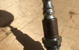 Лямбда-зонд (верхний) для Nissan X-Trail на фотографиях