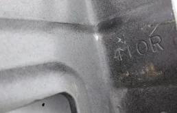 Петля капота правая для Toyota RAV4 на фотографиях