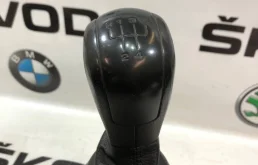 Ручка МКПП для Skoda Octavia 2009 года на фотографиях