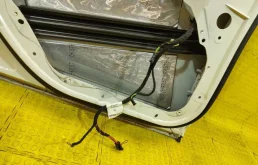 Дверь задняя левая для Mercedes-Benz S class 2008 года на фотографиях