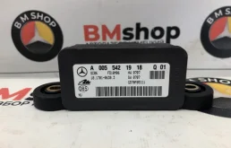 Датчик углового ускорения ESP для Mercedes-Benz C class 2010 года на фотографиях