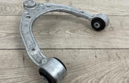 Рычаг передний левый верхний для Volkswagen Touareg 2008 года на фотографиях