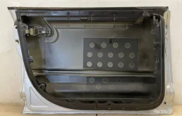 Дверь багажника для Volkswagen Touareg 2009 года на фотографиях