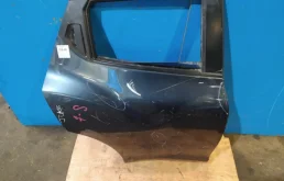 Накладка на дверь задняя правая для Nissan Juke на фотографиях