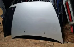 Капот для Volvo S40 2007 года на фотографиях