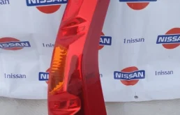 Фонарь внешний правый для Nissan X-Trail 2012 года на фотографиях