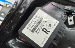 Дверь багажника для Mercedes-Benz C class 2005 года на фотографиях