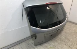 Крышка багажника для Subaru XV 2015 года на фотографиях