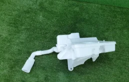 Бачок стеклоомывателя задний для Volkswagen Polo 2017 года на фотографиях