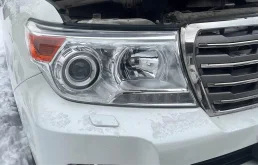 Фара правая для Toyota Land Cruiser 2014 года на фотографиях