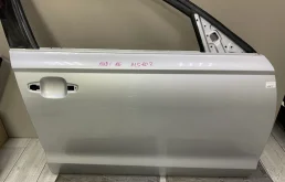 Дверь передняя правая для Audi A6 2012 года на фотографиях