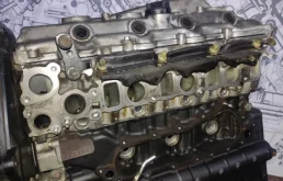 Двигатель без навесного для Toyota Hilux Pick Up 2005 года на фотографиях
