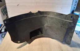 Подкрылок передний правый для Volkswagen Passat 2014 года на фотографиях