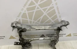 Подрамник двигателя для BMW 5er 2021 года на фотографиях