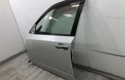 Дверь передняя левая для Subaru Forester 2008 года на фотографиях