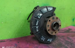 Кулак поворотный правый для Volkswagen Tiguan 2010 года на фотографиях