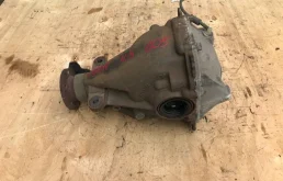 Редуктор заднего моста для Mitsubishi Pajero 2010 года на фотографиях