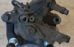 Суппорт задний правый для Skoda Octavia 2009 года на фотографиях