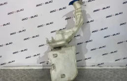 Бачок стеклоомывателя передний для Volkswagen Passat 2009 года на фотографиях