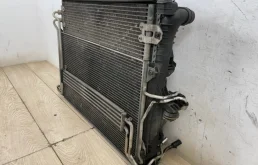 Кассета радиаторов для Volkswagen Touareg 2009 года на фотографиях