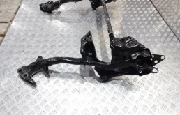 Подрамник двигателя для Audi A6 2018 года на фотографиях