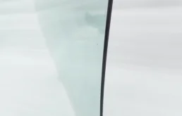 Стекло двери переднее левое для Volkswagen Tiguan 2021 года на фотографиях