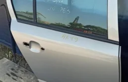 Двери для Opel Astra 2004 года на фотографиях