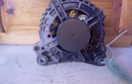 Генератор для Skoda Octavia 2009 года на фотографиях