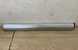 Молдинг двери передний правый для Volkswagen Touareg 2006 года на фотографиях