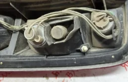 Фонарь внешний правый для Nissan X-Trail 2005 года на фотографиях