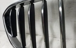 Решетка радиатора правая для BMW 5er 2023 года на фотографиях