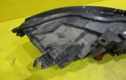 Фара левая для Audi A6 2010 года на фотографиях